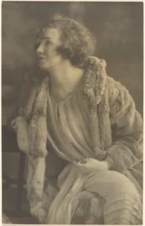 [Ritratto di donna in pelliccia]