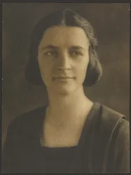 [Ritratto di una donna con giacca a righe]