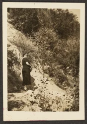 [Donna in collina]