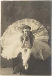 [Giovane ballerina con ali di fata]