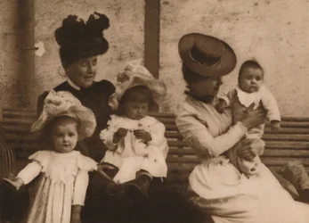 Donne e bambini, 1937