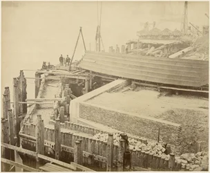 Costruzione del bacino ampliato di Limehouse, Londra, maggio 1869