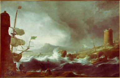 Mare tempestoso su costa montuosa