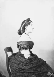 Nobile romano in posa in una foto di studio