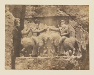 Vista 10 - Naqsh-e Rostam. Rilievo rupestre. Investitura di Ardashir I da parte del dio Ahura-Mazda