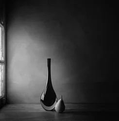 Vaso elegante e pera