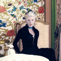 Daphne Guinness per AÏE Magazine, 2011 circa (pittura acrilica su carta)