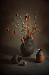 Natura morta autunnale con ceramiche