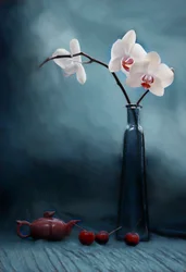 Orchidee, tè e ciliegie