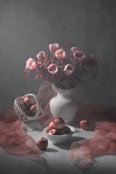 Tulipani rosa tenue e mele