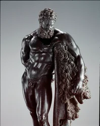 Arte greca: Eracle a riposo (dettaglio). Scultura in bronzo di Lisippo di Sicione. Dal Santuario di Ercole Curino, Sulmona. Museo Nazionale Archeologico, Chieti, Italia