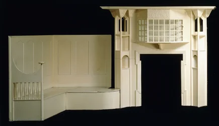 Un camino in legno dipinto e un angolo camino progettato per Glencrutchery House, Douglas, circa 1897