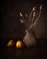 Pere scure e fiori