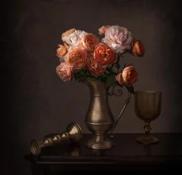 Natura morta con rosa scura