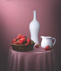 Natura morta con fragole fresche