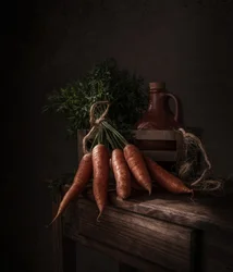 Raccolta di carote rustiche