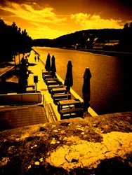 Vicino al vecchio ponte sul Meno a Würzburg