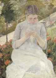 Giovane ragazza in giardino