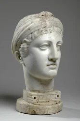 Busto di una donna greca