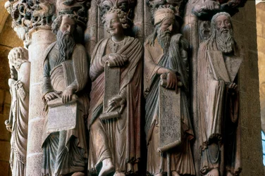 Dettaglio del Portico della Gloria: gruppo di profeti (da destra a sinistra Mosè, Isaia, Daniele e Geremia). Realizzato dal Maestro Mateo (1188). Interno della Cattedrale di Santiago de Compostela, Santiago de Compostela