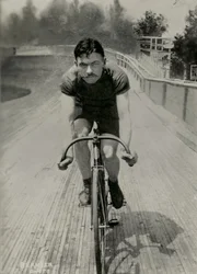 Ritratto del ciclista francese Francois Poulain ( 1883 ,  ) (fotografia)
