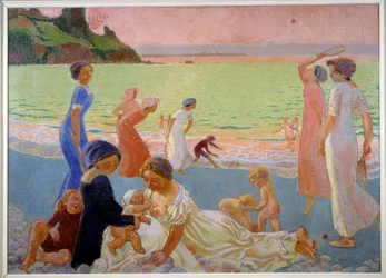 Sera di settembre. Giovani donne e bambini sulla spiaggia alla fine della giornata, una madre allatta, altri giocano a racchette, 1911