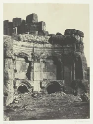 Baalbeck Héliopolis, Emiciclo dell