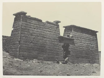 Hémi-Spéos De Séboua, Piloni; Nubia, lastra 98 dell