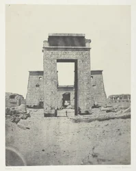 Karnak, Propilone del Tempio di Khons; Tebe