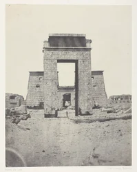 Karnak, Propilone del Tempio di Khons; Tebe