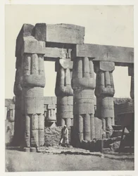 Luxor, gruppo di colonne nel palazzo; Tebe