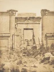 Propilei del Thoutmoséum, a Medinet-habou Tebe, 1849-50
