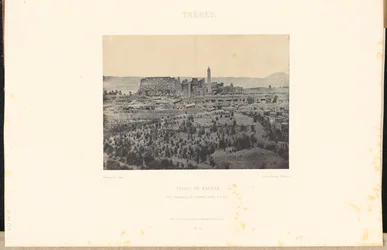 Tebe. Palazzo di Karnak. Veduta generale delle rovine, guardando verso est.