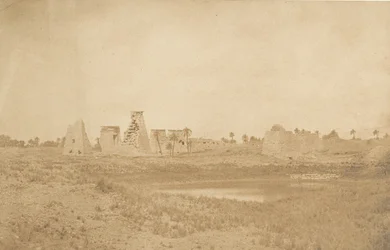 Vista dei propilei del palazzo di Karnak, presa da Sud-Est, 1849-50