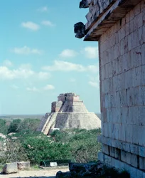 Civiltà precolombiana: vista del tempio superiore sul sito di Uxmal, antica capitale Maya, stile Puuc. Nord Yucatan 600-900 d.C. Messico