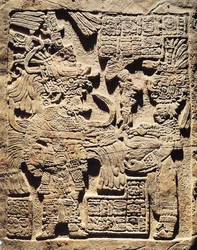Stele raffigurante un Sommo Sacerdote e una Donna, da Yaxchilan