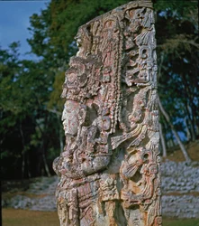 Stele H, Plaza de Ceremonias, 731 d.C.