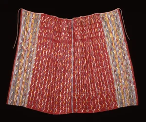 Mantello della confraternita, possibilmente per la figura di un santo, c.1920-1940 (cotone; tessitura a trama semplice con strisce di ordito e ikat di ordito e motivi a trama supplementare)