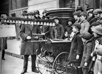 Un suonatore di campane, Londra, 1926-1927