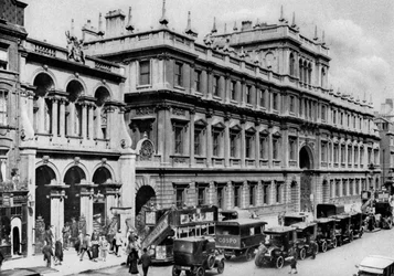 Ingresso di Burlington Arcade e la casa della Royal Academy, Piccadilly