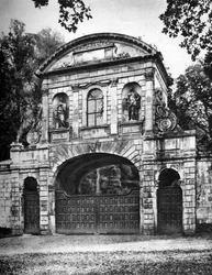 Temple Bar, Theobalds Park, vicino a Cheshunt, Hertfordshire, 1926-1927