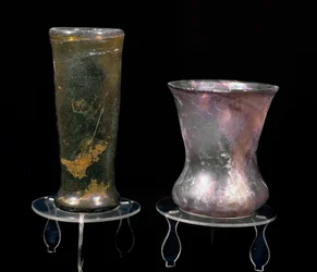 Civiltà barbarica: coppe di vetro del periodo merovingio. 6°-7° secolo. Strasburgo, Museo Archeologico del Palazzo Rohan