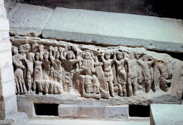 Arte merovingia: bassorilievi della tomba di Agilberto