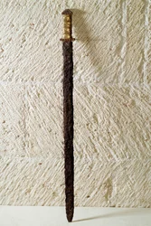 Arte merovingia: spada, VI secolo. Gallia. Museo nazionale di archeologia di Saint-Germain-en-Laye