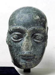 Testa di un uomo, conosciuto come Gudea con la testa rasata, da Telloh (Antica Girsu) Neo-Sumerico, c.2120 a.C.