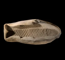 Mesopotamia: stampo in terracotta a forma di pesce