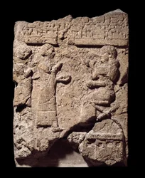 Mesopotamia: rilievo in calcare di scribi che prendono il bottino durante il saccheggio di Musasir. Dal palazzo di Sargon II a Khorsabad (Khunsabad). 710 a.C.