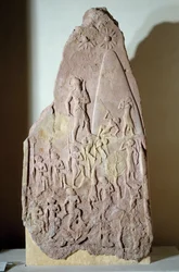 Mesopotamia: stele in arenaria rossa della vittoria di Naram-Sin. Periodo accadico (circa 2350-2200 a.C.). Da Accad. Parigi, Museo del Louvre