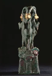 Albero sacro formato da tre capre, da Larsa, Mesopotamia meridionale, c.1750 a.C.