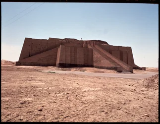 Vista della ricostruita ziggurat, 2050 a.C.
